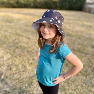 Alice + Olivia | Women's Daisy Bucket Hat | Black | One Size